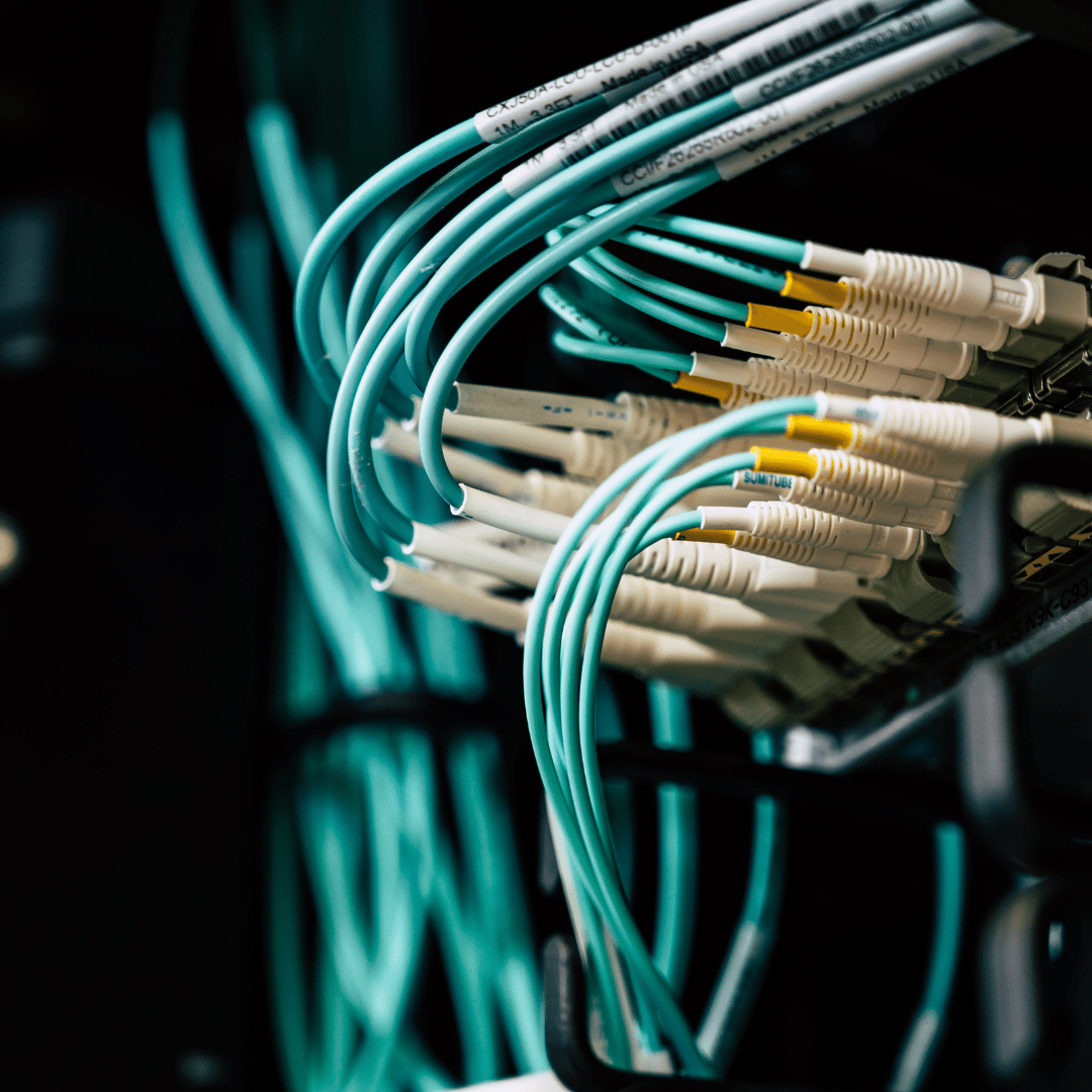 Cabeamento Estruturado na Mooca: por que sua rede trava mesmo com internet boa